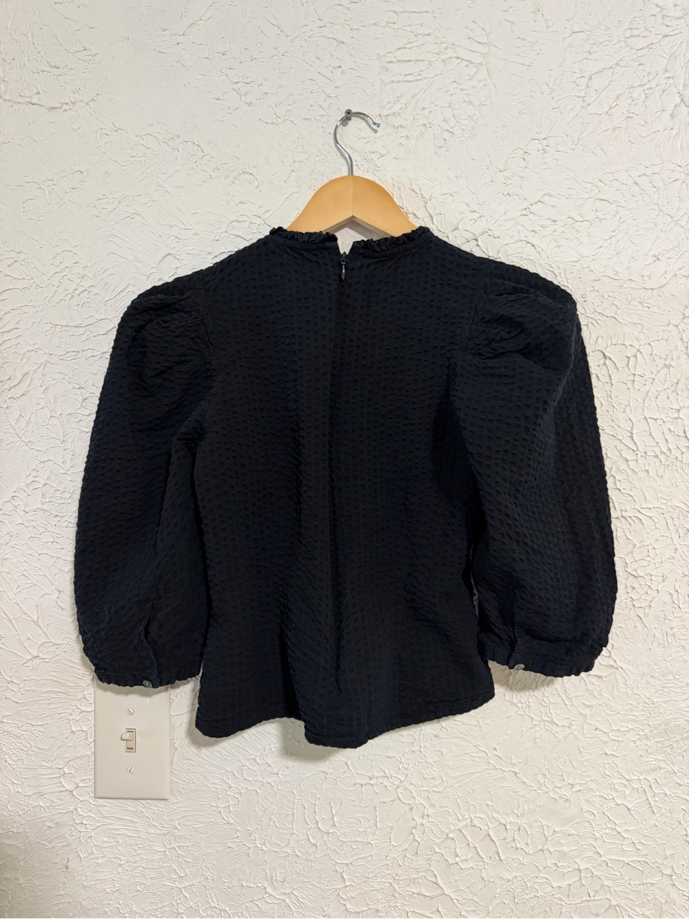 Levi's Puff Sleeve Blouse - Picture 2 of 3